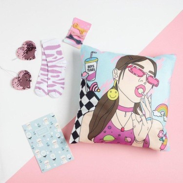 Подарочный набор "Girl power" подушка-секрет, 40х40 см и аксессуары